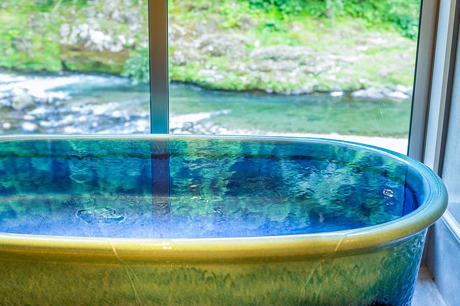 Enjoy the view while relaxing in the bath Guest room bath using natural water from Keihoku